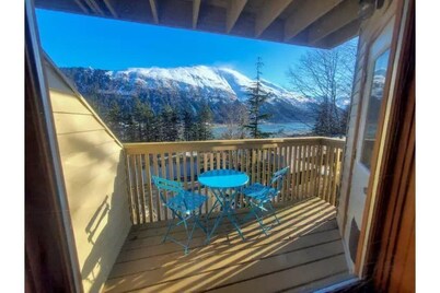Lovely Condo Across from Downtown w/ Mountain View