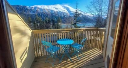 Lovely Condo Across from Downtown w/ Mountain View