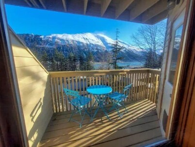 Lovely Condo Across from Downtown w/ Mountain View