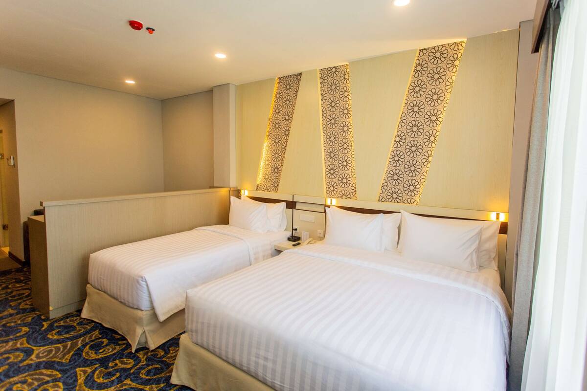 Bộ đồ giường kháng dị ứng, két bảo mật tại phòng, bàn 
