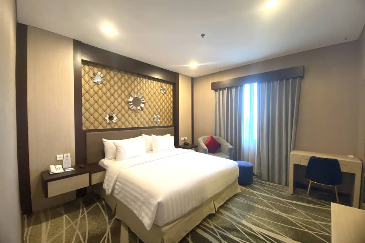 Phòng Suite Junior, 1 giường cỡ queen, không hút thuốc (Living Room) | Bộ đồ giường kháng dị ứng, két bảo mật tại phòng, bàn 