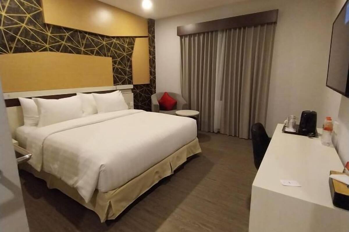 Bộ đồ giường kháng dị ứng, két bảo mật tại phòng, bàn 