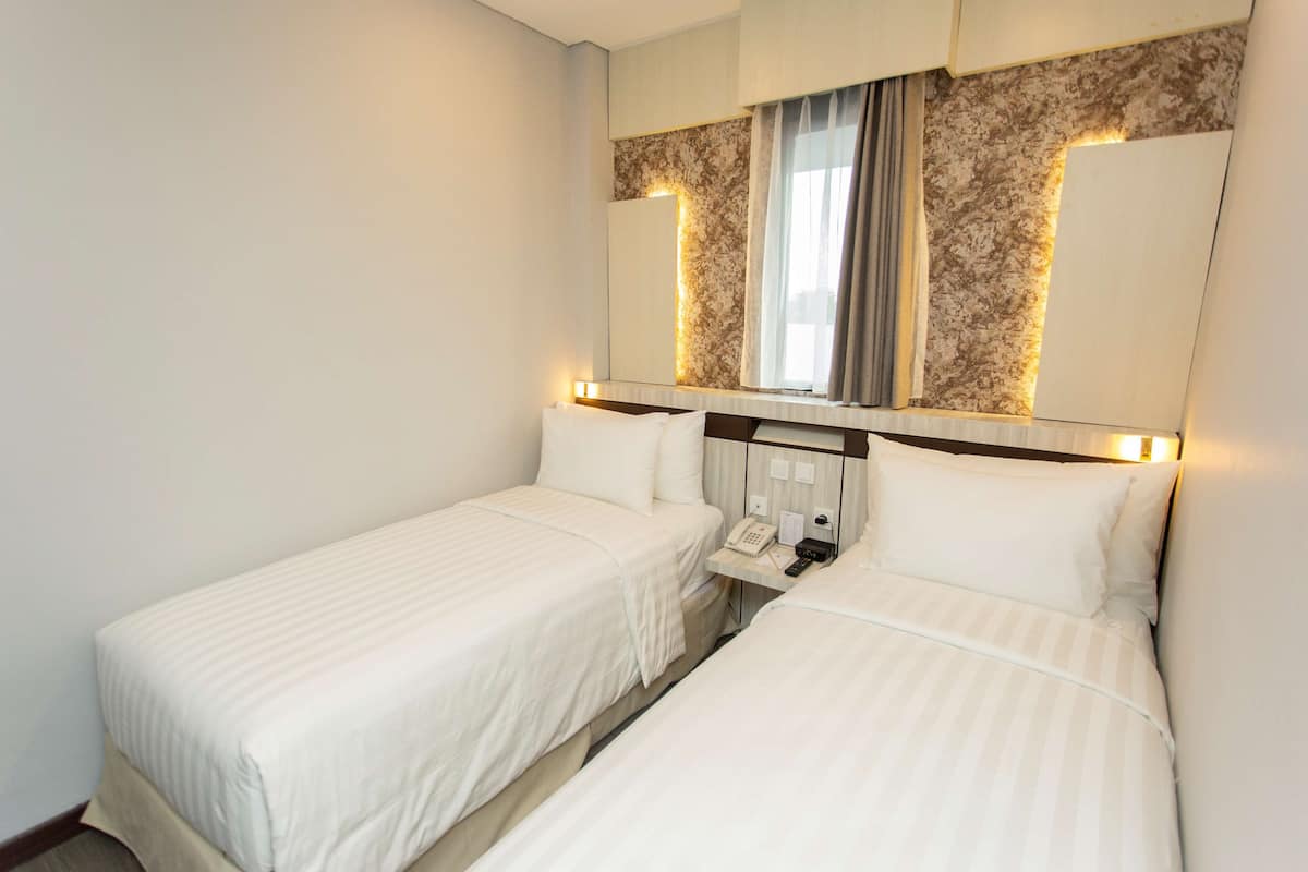 1 bedroom, hypo-allergenic bedding, in-room safe, desk