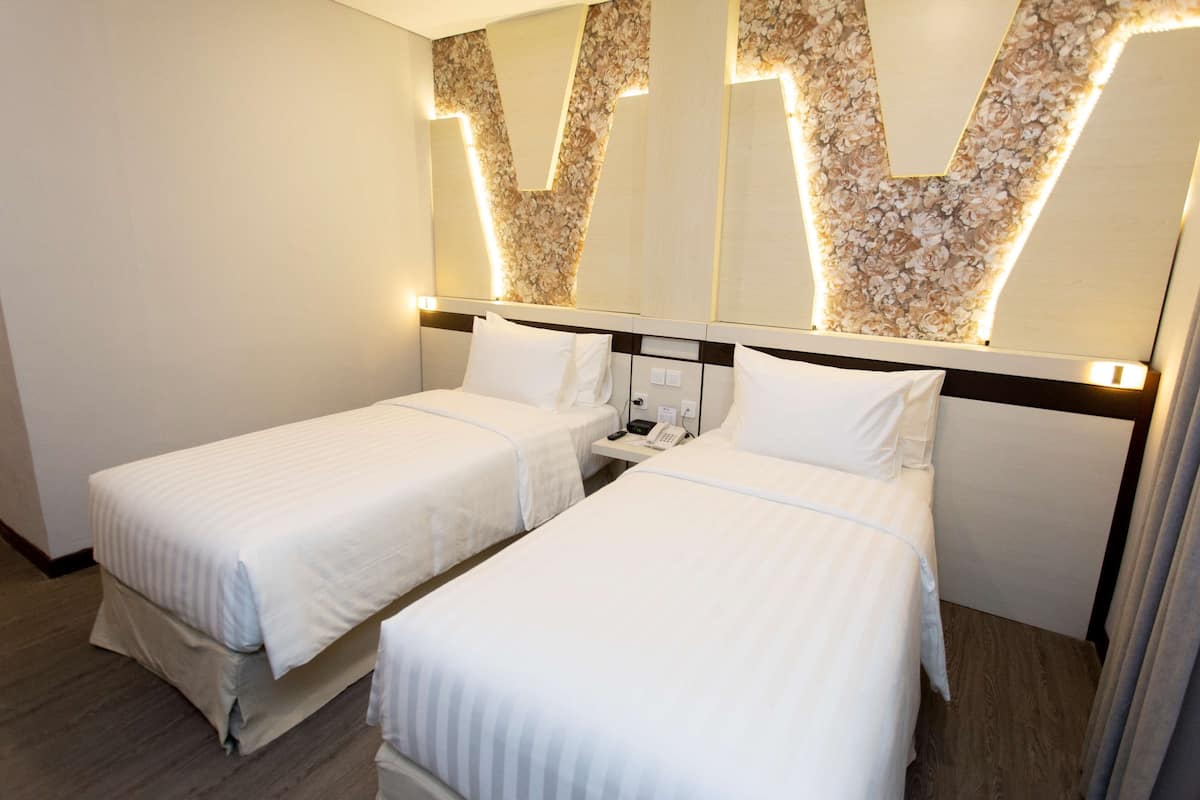 1 bedroom, hypo-allergenic bedding, in-room safe, desk