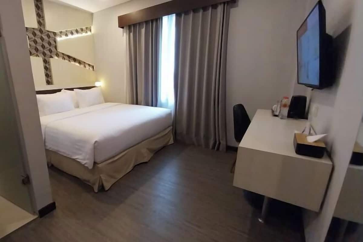 Bộ đồ giường kháng dị ứng, két bảo mật tại phòng, bàn 