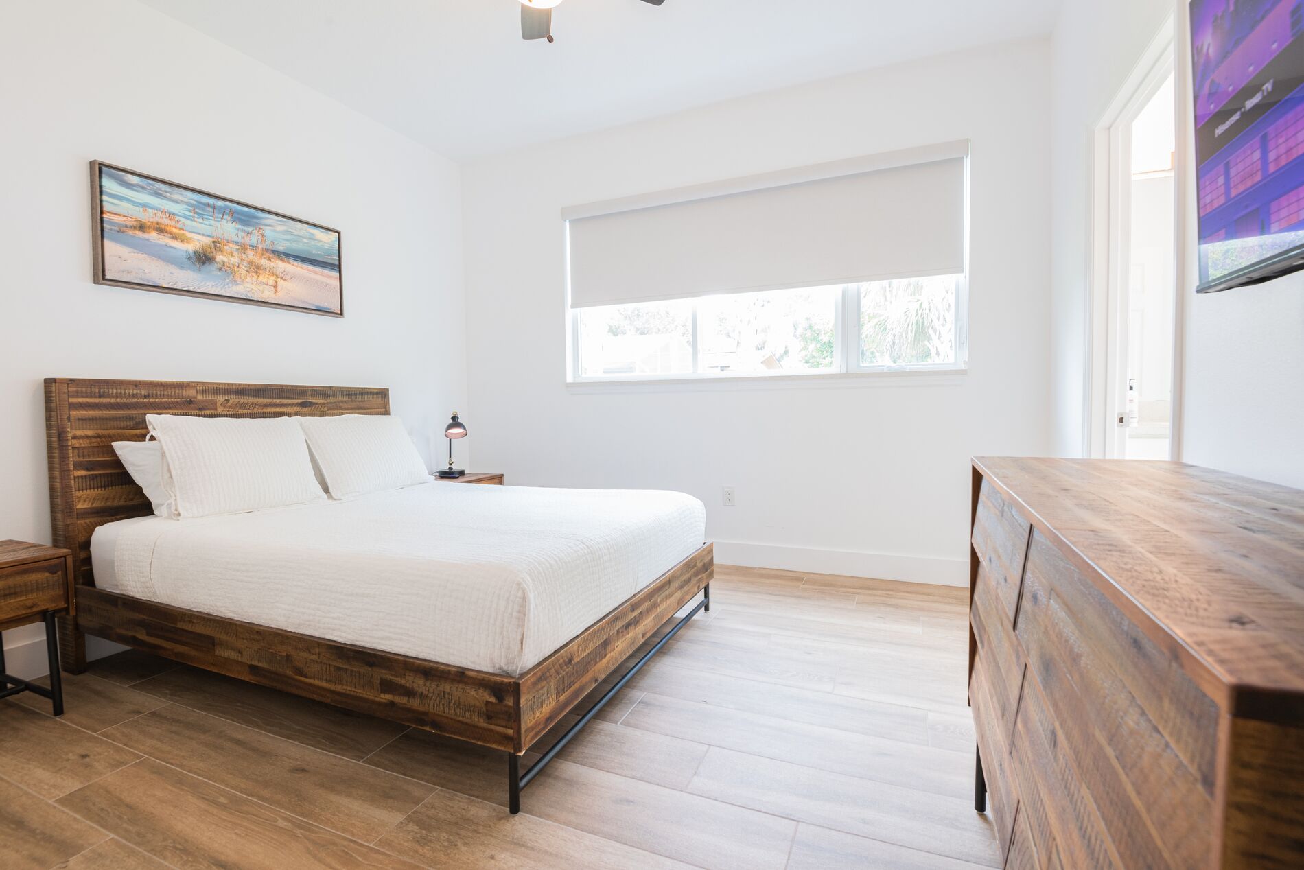 3 室のベッドルーム、デスク、アイロン / アイロン台、旅行用ベビーベッド