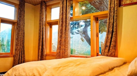 Standard Double Room | Free WiFi, bed sheets