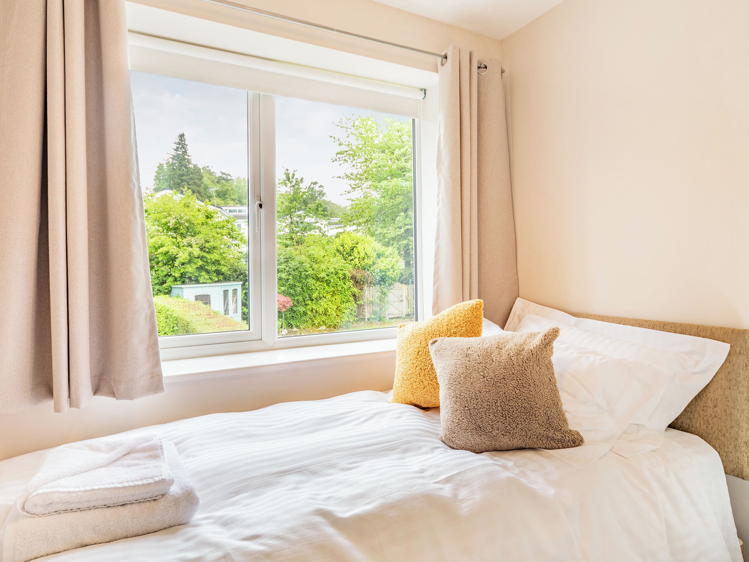 4 عدّة غرف نوم وواي فاي مجانًا وملاءات أسرّة