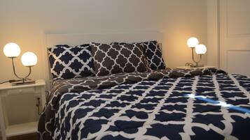 1 chambre, bureau, fer et planche Ă repasser, lit parapluie