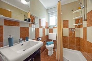 Shower, hair dryer, towels - Loft Mare Medulin 2 - Mijic Apts (Medulin)