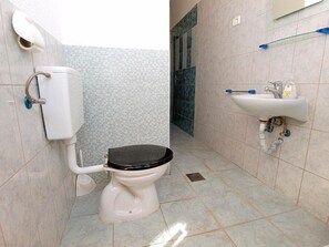 Bathtub, hair dryer, towels