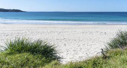 Kokomo on Village - with a pool & large yard.