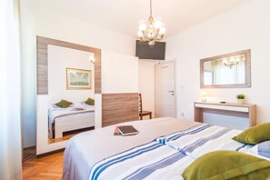 3 bedrooms, iron/ironing board, free WiFi, bed sheets