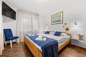 2 bedrooms, in-room safe, iron/ironing board, travel crib