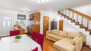 A compact living space with a kitchen, dining area, and a staircase. - Charming Pool Apartment Liznjan - Buneta (Ližnjan)