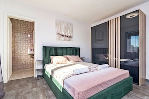4 bedrooms, in-room safe, iron/ironing board, travel crib - Beautiful Villa Nika with Heated Pool (Pula)