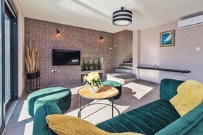 TV - Relaxing Villa Philippo with Private Pool (Pula)