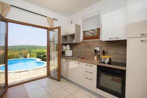 Fridge, microwave, oven, stovetop