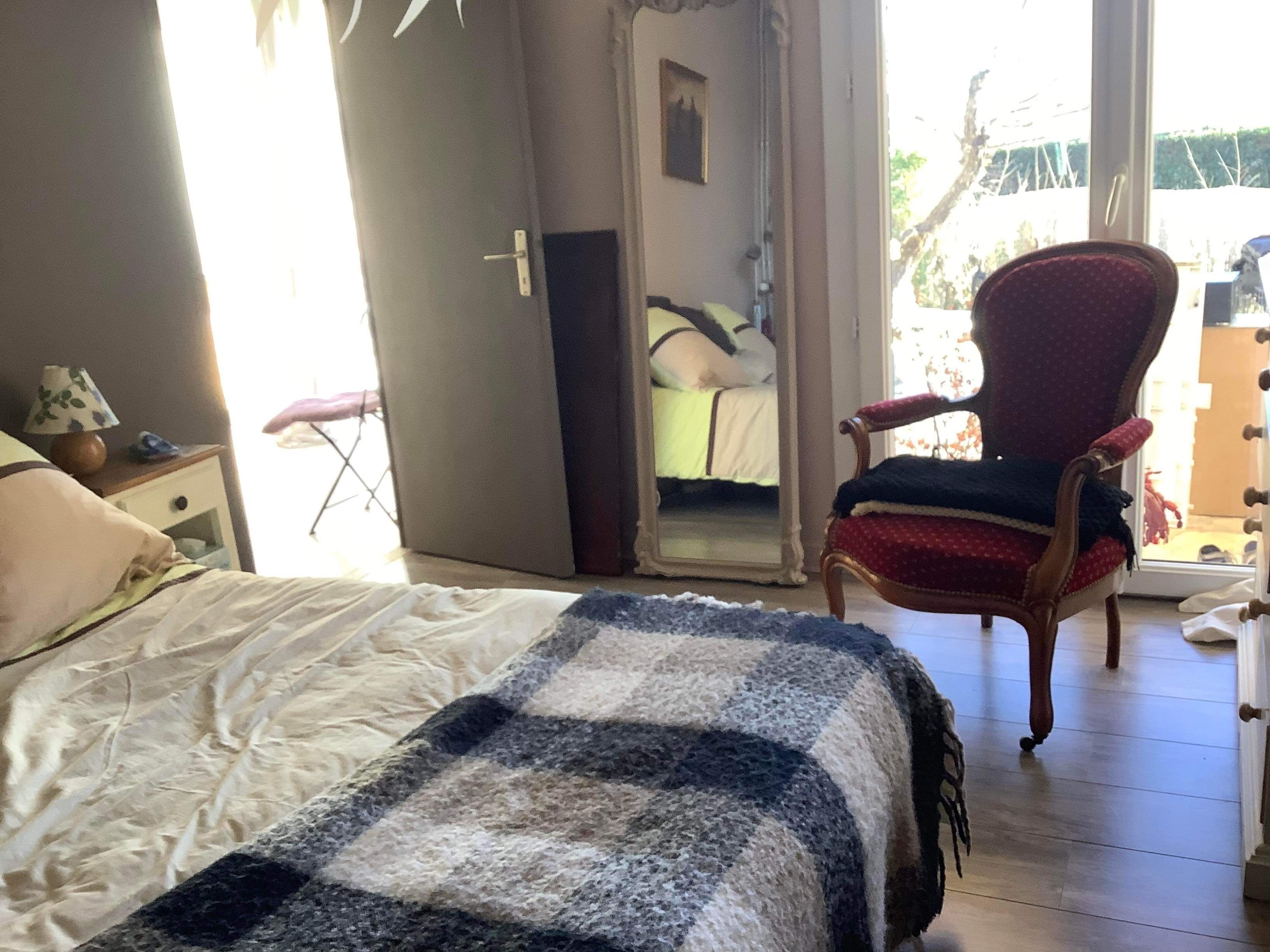 2 chambres, fer et planche à repasser, Wi-Fi, draps fournis