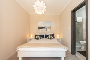 5 chambres, fer et planche à repasser, lits bébé, lit parapluie