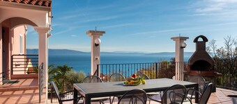 Wonderful Sea View - Holiday Home Alis