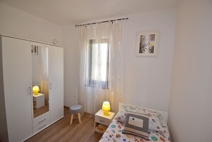 3 Schlafzimmer, Reisekinderbett, kostenloses WLAN, Bettwäsche