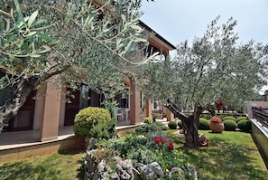Terrace/patio - Apartment Denis with Terrace & Lovely Garden (Pula)