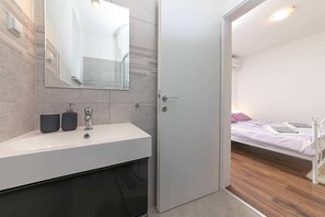 3 Schlafzimmer, Zimmersafe, BĂŒgeleisen/BĂŒgelbrett, Reisekinderbett