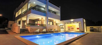 Villa Histra with Swimming Pool and Sea View