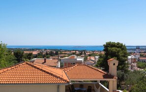 Outdoor dining - Villa Histra with Swimming Pool and Sea View (Ližnjan)