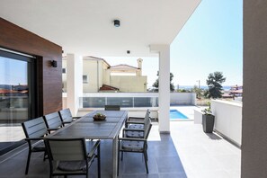Outdoor dining - Villa Histra with Swimming Pool and Sea View (Ližnjan)