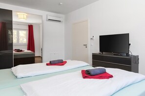 5 bedrooms, iron/ironing board, travel crib, free WiFi - Villa Histra with Swimming Pool and Sea View (Ližnjan)