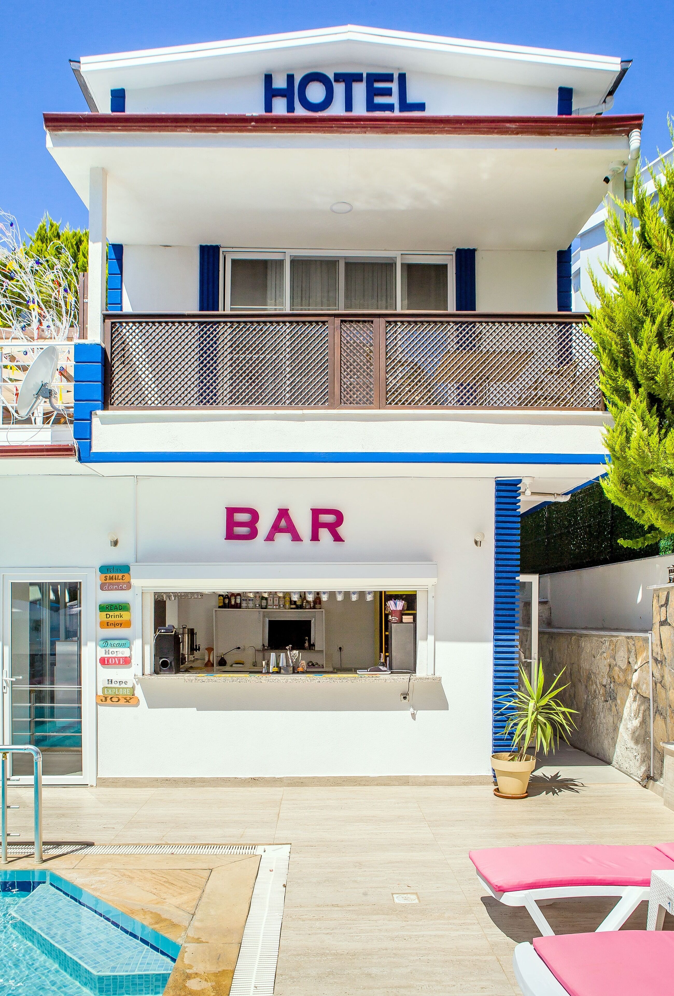 Bar im Pool