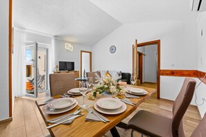 Dining - Holiday Home Mario with Private Pool (Pula)