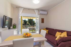 TV - Modern, Elegant Apartment Laurus (Rosemary) (Medulin)