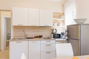 Fridge, microwave, stovetop, dishwasher - Modern, Elegant Apartment Laurus (Rosemary) (Medulin)