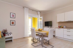 TV - Modern, Elegant Apartment Salvia (Rosemary) (Medulin)