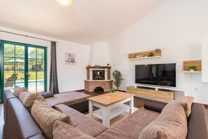 تلفزيون، مدفأة، ألعاب فيديو