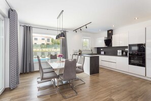 Dining - Holiday Home Greta with Private Pool (Salakovci)