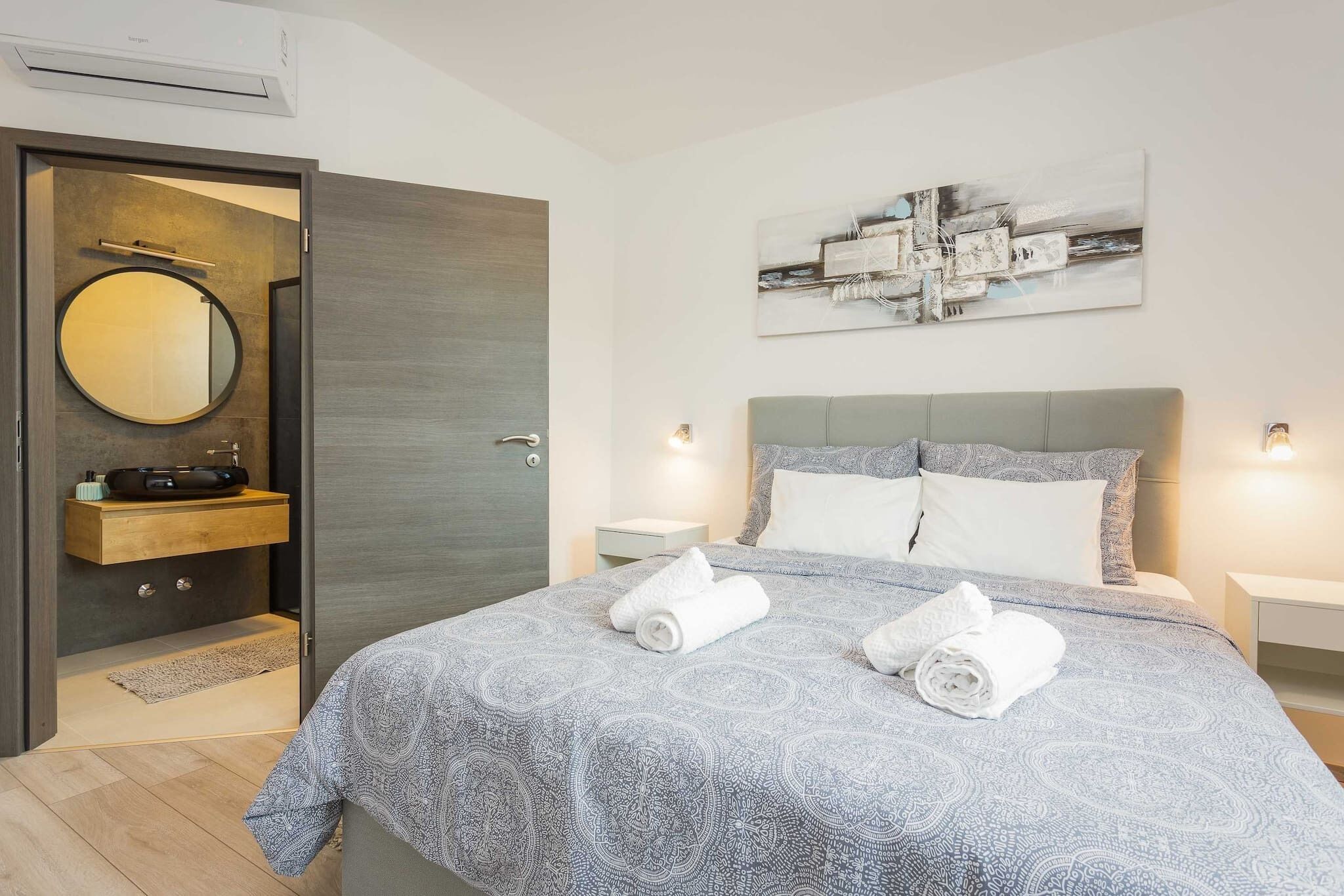 4 間睡房、熨斗/熨衫板、嬰兒床、可攜式嬰兒床