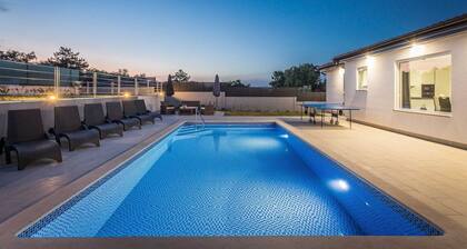 Holiday Home Greta with Private Pool
