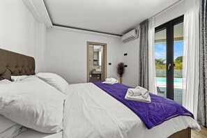 4 slaapkamers, een strijkplank/strijkijzer, reisbedje, gratis wifi