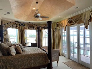 5 bedrooms, desk, iron/ironing board, free WiFi