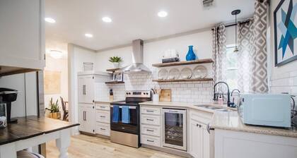 Stunning Lake House 4Bdm w/ Sandy Beach Access