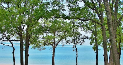 Stunning Lake House 4Bdm w/ Sandy Beach Access