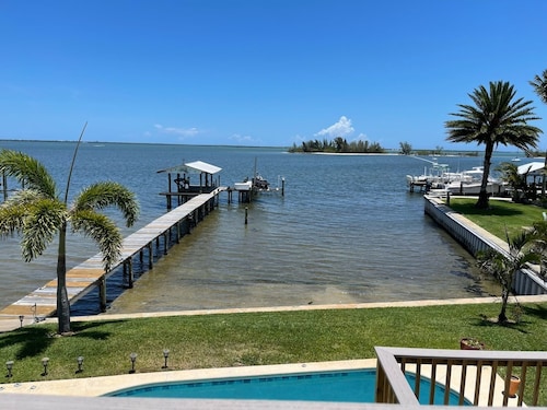 Waterfront Studio with pool and boat dock