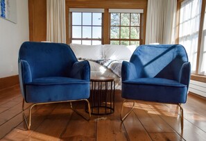 Sunroom | Décor unique, ameublement unique, accès au Wi-Fi (inclus)