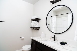Soap, shampoo, toilet paper - Shocking View Stacker #12 at The Dwellings - Dog Friendly (La Verkin)