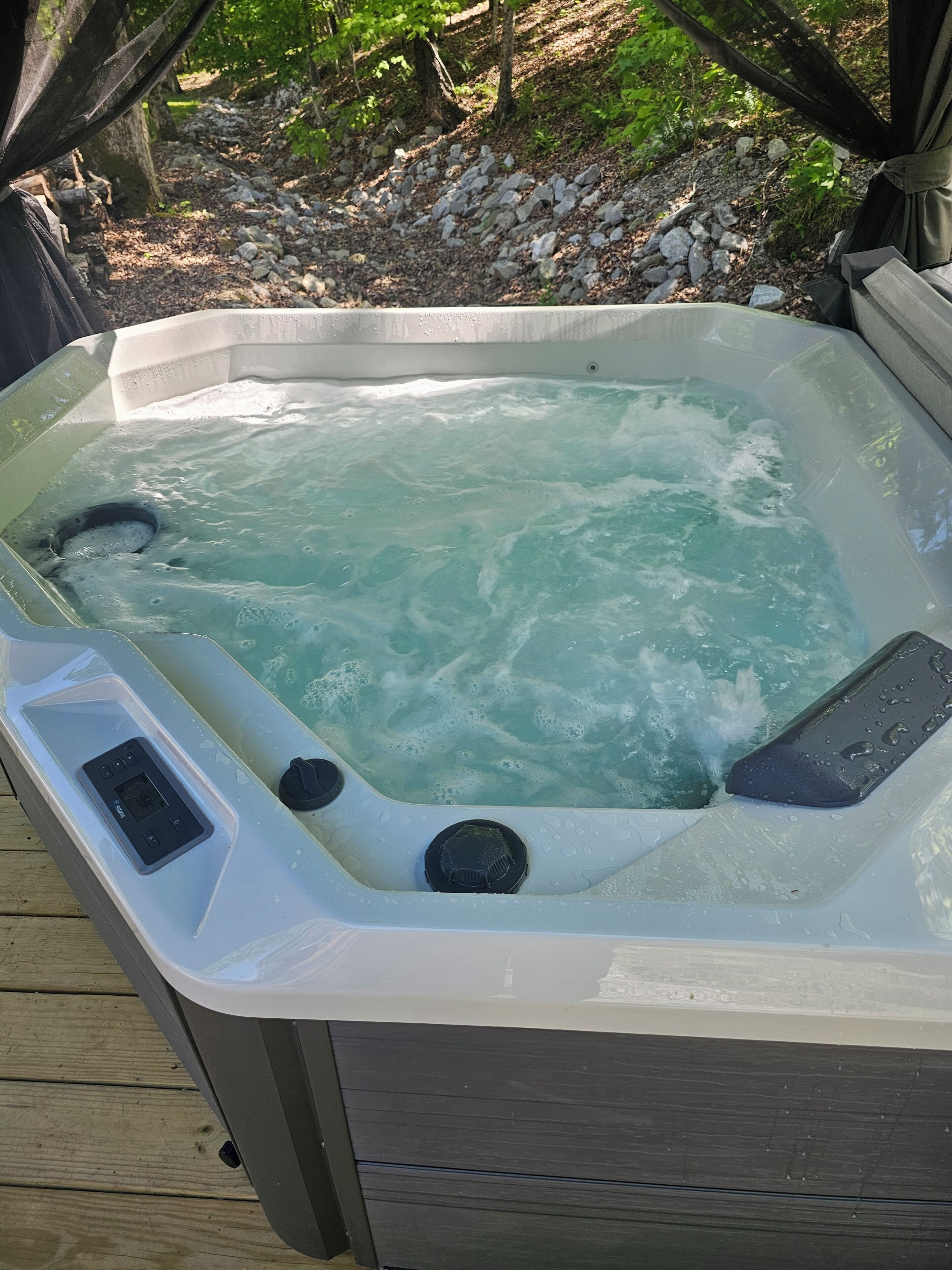 Bañera de hidromasaje al aire libre