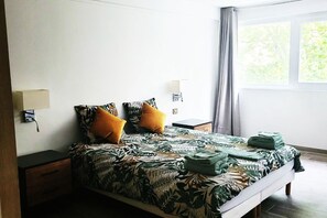 2 soverom, skrivebord, strykejern/-brett og wi-fi (inkludert)